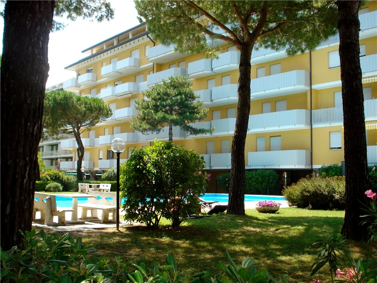 Lehátka u bazénu Residence Aurora v Itálii | Caorle - Porto Santa Margherita / Residence Aurora