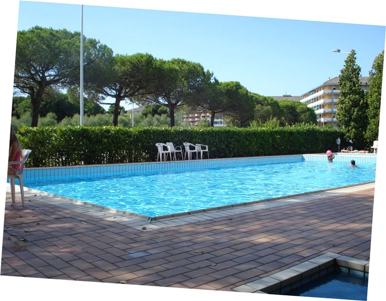 Venkovní bazén Residence Ghirlandina v Porto Santa Margherita | Caorle - Porto Santa Margherita / Residence Ghirlandina