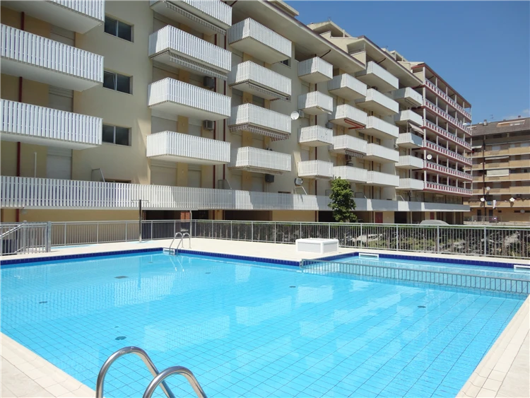 Residence Holiday – exteriér a zahrada Porto Santa Margherita | Caorle - Porto Santa Margherita / Residence Holiday