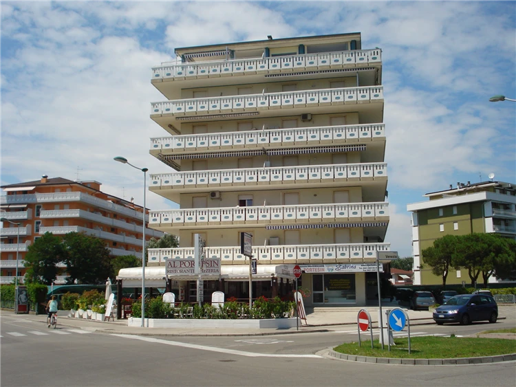 Residence Portesin – venkovní prostory areálu u moře | Caorle - Porto Santa Margherita / Residence Portesin