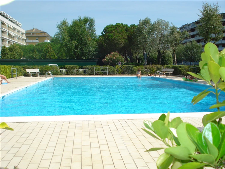 Residence Portesin – bazén nebo společná terasa areálu | Caorle - Porto Santa Margherita / Residence Portesin