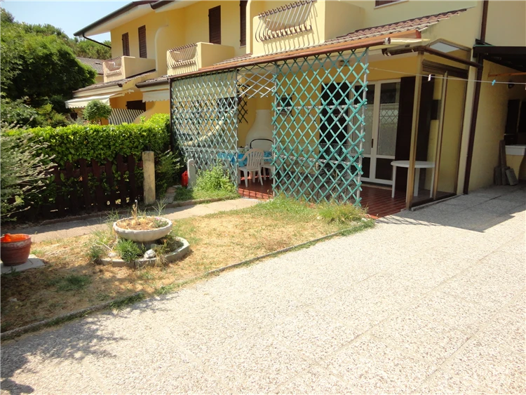 Los Nidos – letní pohoda u bazénu areálu | Caorle - Porto Santa Margherita / Vilky Los Nidos
