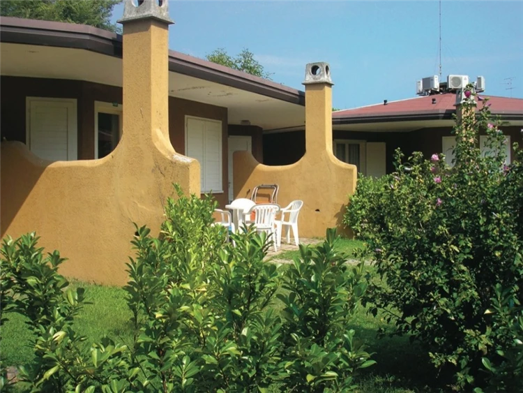 Exteriér budov Villaggio Tivoli v italském Bibione | Bibione / Villaggio Tivoli