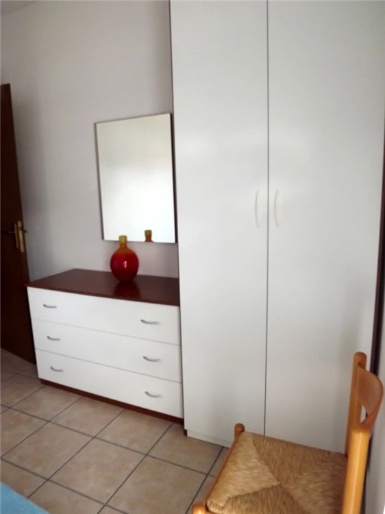 Residence Mimosa – exteriér budovy s okolní zelení | Villa Rosa / Residence Mimosa