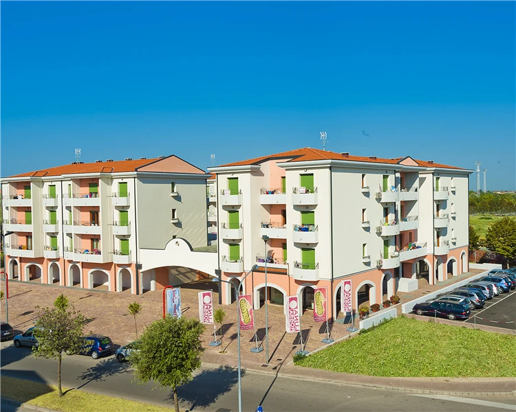 Residence Galleria Gran Mado – pohled na ubytovací komplex v Caorle | Caorle / Residence Galleria Gran Mado