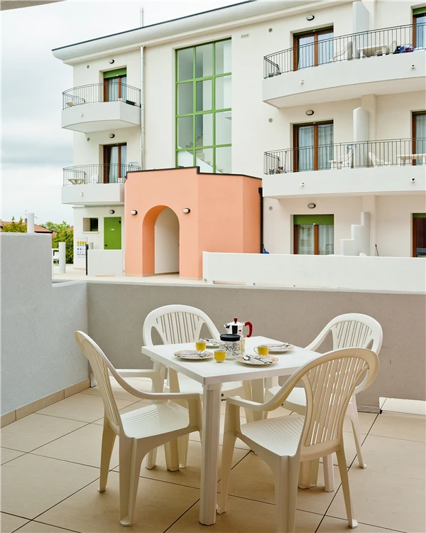 Venkovní posezení u rezidence Galleria Gran Mado | Caorle / Residence Galleria Gran Mado
