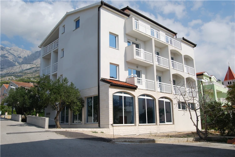 Exteriér apartmánového domu Apart-pansion v Promajně | Promajna / Apartmánový dům Apart-pansion