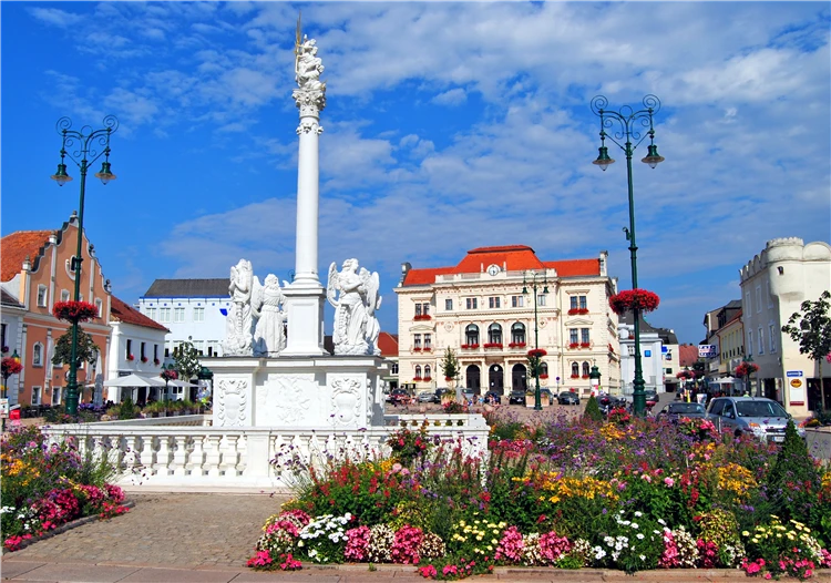 Pohled na město Tulln u Dunaje | Zahrádkářský veletrh v Tullnu a hrad Kreuzenstein
