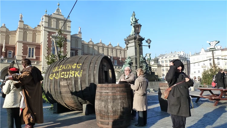 Rynek Główny – hlavní náměstí v Krakově v zimním období | Advent v Krakově - městě králů a umění