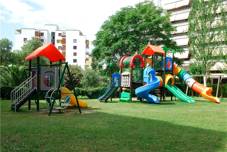 Dětské hřiště v areálu hotelu Surf Mar | Lloret de Mar / Hotel Surf Mar