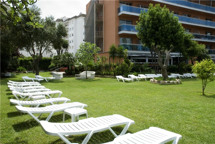 Zahrada hotelu Surf Mar v Lloret de Mar | Lloret de Mar / Hotel Surf Mar