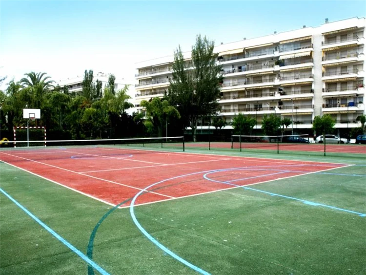 Tenisový kurt v areálu hotelu Surf Mar | Lloret de Mar / Hotel Surf Mar