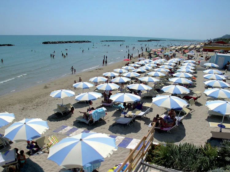 Exteriér a zahrada rezidence I Delfini | Cupra Marittima / Residence I Delfini