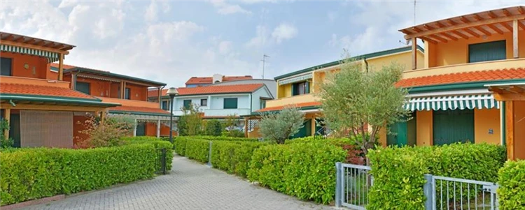 Večerní atmosféra v areálu kempu Villaggio Cristina | Caorle / Villaggio Cristina
