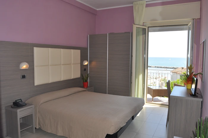 Okolí hotelu Playa s výhledem na Rimini | Rimini / Hotel Playa