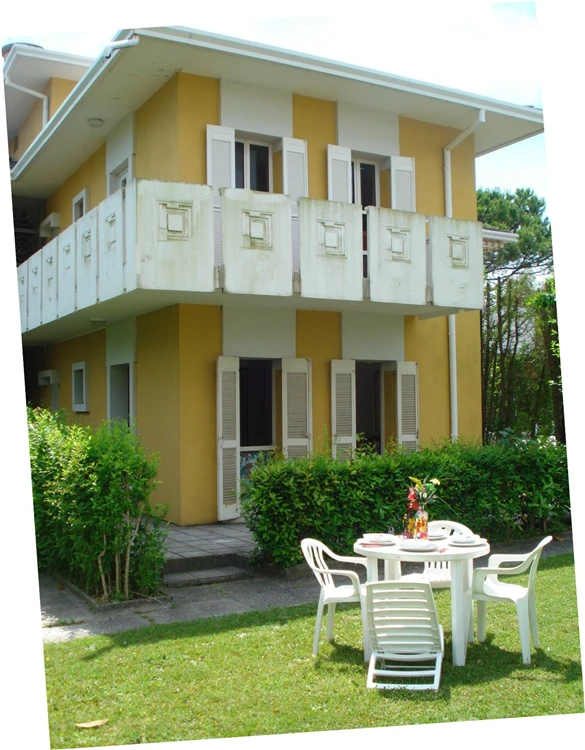 Residence Pleiadi – bazén s lehátky v areálu | Caorle - Porto Santa Margherita / Residence Pleiadi