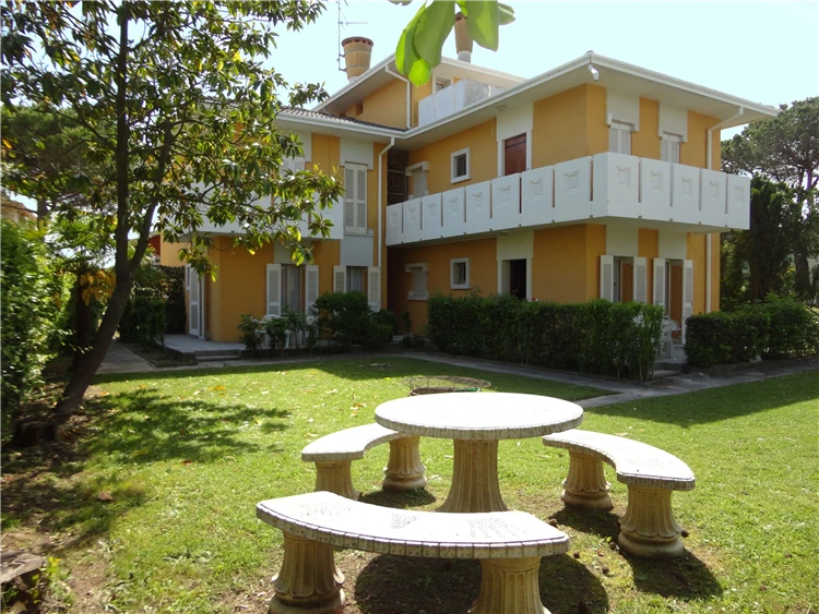 Residence Pleiadi – vybavený interiér obývacího pokoje | Caorle - Porto Santa Margherita / Residence Pleiadi