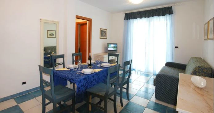 Exteriér rezidence Mare Blu s okolní zahradou | Villa Rosa / Residence Mare Blu