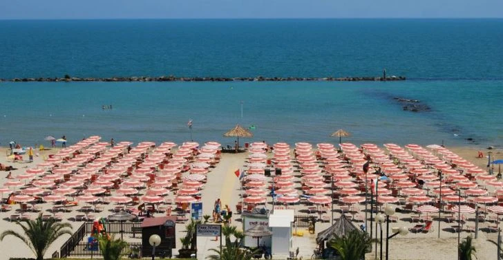 Pohled na okolí a přírodu u rezidence Mare Blu | Villa Rosa / Residence Mare Blu