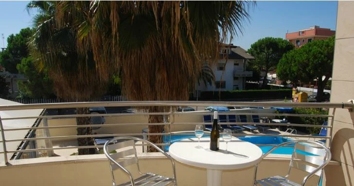 Interiér pokoje s vybavením v rezidenci Mare Blu | Villa Rosa / Residence Mare Blu