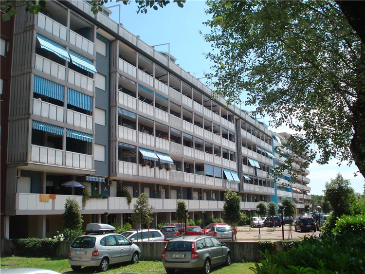 Soggiorno Adriatico – pohled na residence směrem k centru | Caorle - Porto Santa Margherita / Residence Soggiorno Adriatico