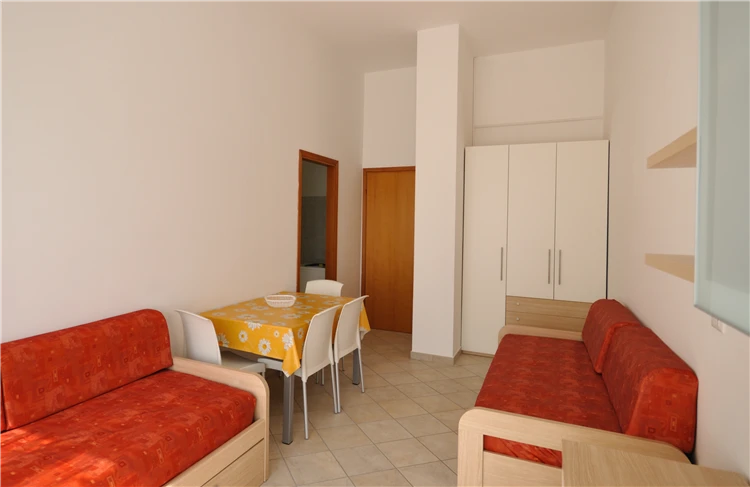Obývací pokoj menšího apartmánu Laguna Grande – druhý pohled | Bibione / Residence Laguna Grande