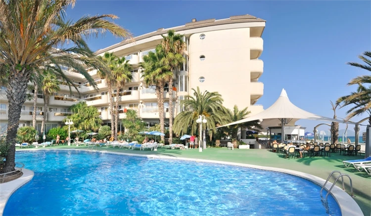 Bazén hotelu Caprici Beach & SPA | Santa Susanna / Hotel Caprici Beach & SPA