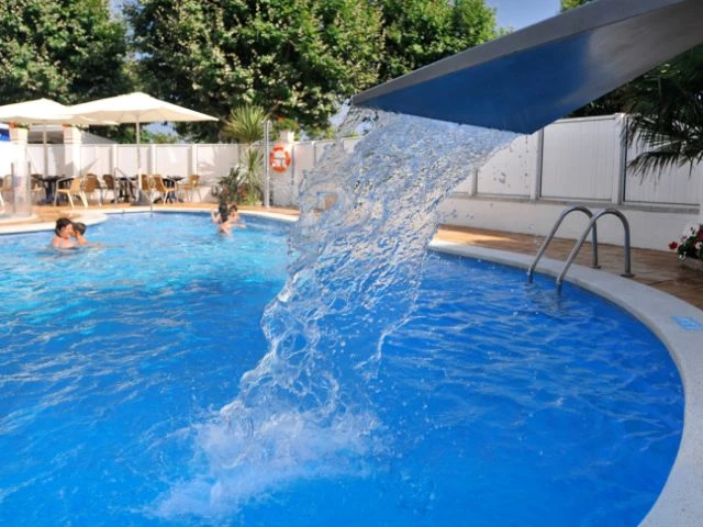Venkovní bazén hotelu GHT Marítim v Calelle | Calella / Hotel GHT Marítim