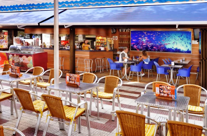 Bar hotelu GHT Marítim s nápoji a obsluhou | Calella / Hotel GHT Marítim
