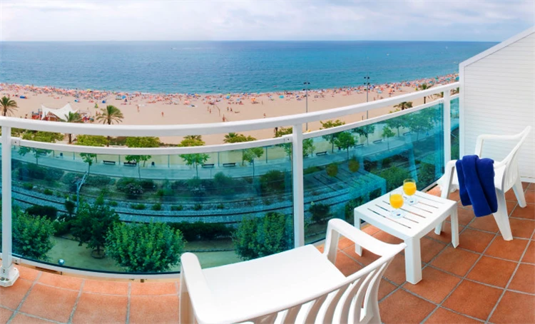 Balkon pokoje v hotelu GHT Marítim | Calella / Hotel GHT Marítim