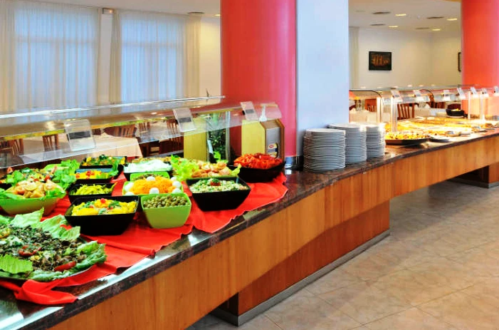 Bufet v hotelu GHT Marítim – výběr jídel | Calella / Hotel GHT Marítim