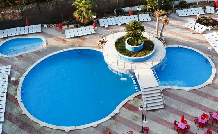 Venkovní bazén hotelu HTop Olympic | Calella / Hotel HTop Olympic