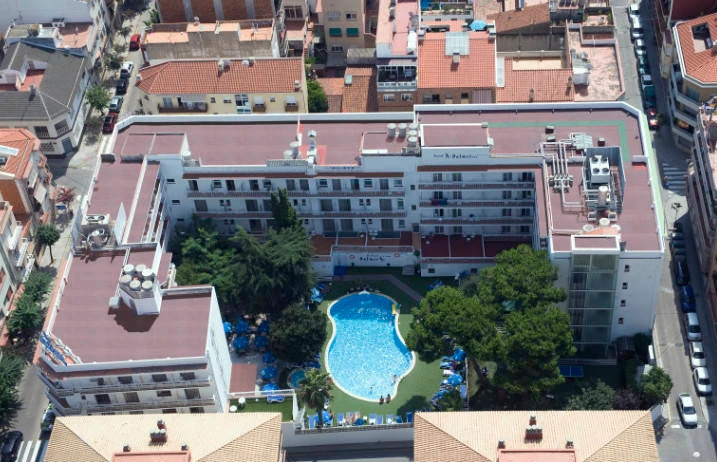 Hotel GHT Balmes v Calelle – letecký pohled na areál | Calella / Hotel GHT Balmes