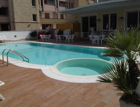 Hlavní průčelí hotelu Mocambo v San Benedetto del Tronto | San Benedetto del Tronto / Hotel Mocambo
