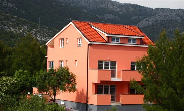 Pohled na vilu Villa Maris v Orebići od příjezdové strany | Orebić / Villa Maris