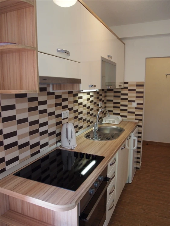 Exteriér vily Villa Maris obklopený středomořskou zelení | Orebić / Villa Maris