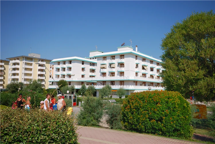 Pohled na budovu Residence Corso v Bibione | Bibione / Residence Corso