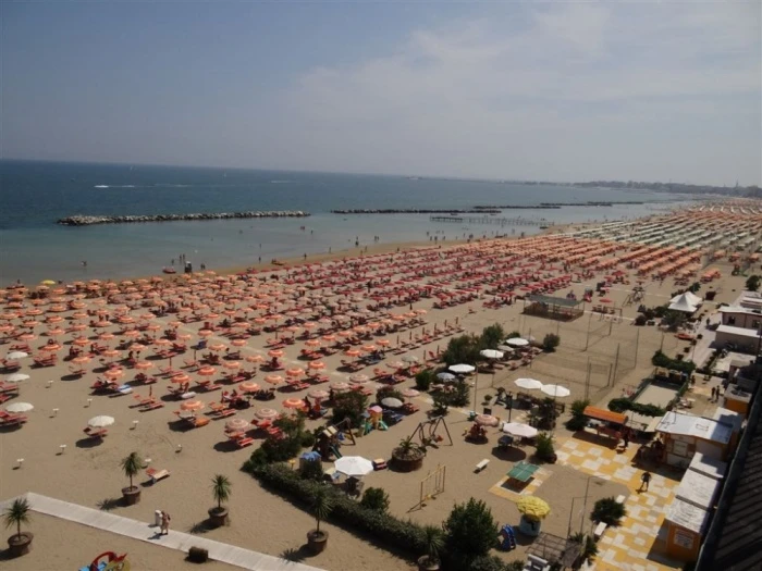 Hotel Blumen v Rimini – pohled na exteriér hotelu | Rimini / Hotel Blumen