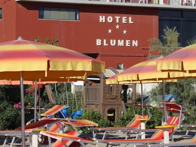 Hotel Blumen Rimini – pohled na budovu hotelu zvenčí | Rimini / Hotel Blumen