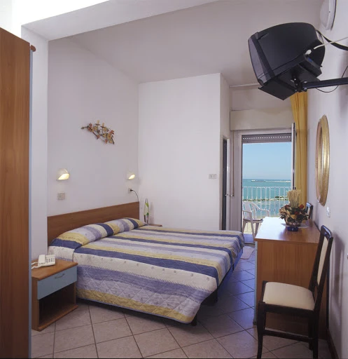 Hotel Blumen Rimini – hotelový pokoj s postelí | Rimini / Hotel Blumen