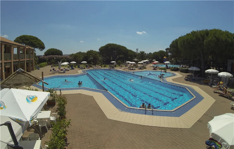 Argentario Village – děti u bazénu nebo na hřišti kempu | Albinia / Argentario Camping Village