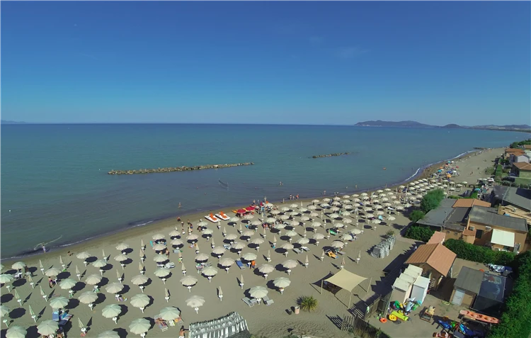 Argentario Village – výhled na moře z pláže kempu | Albinia / Argentario Camping Village