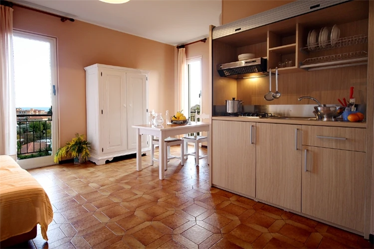 Jídelní kout apartmánu rezidence La Meridiana | San Bartolomeo al Mare / Residence La Meridiana