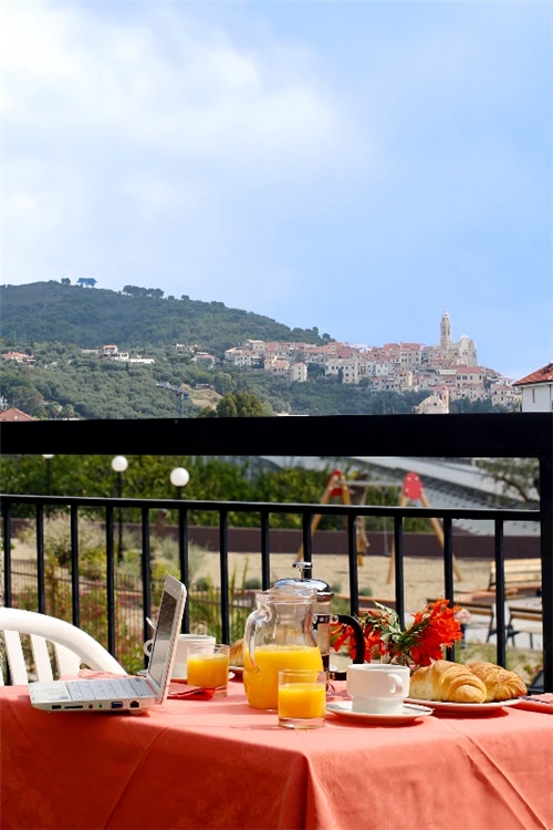 Kuchyně s vybavením v apartmánu La Meridiana | San Bartolomeo al Mare / Residence La Meridiana