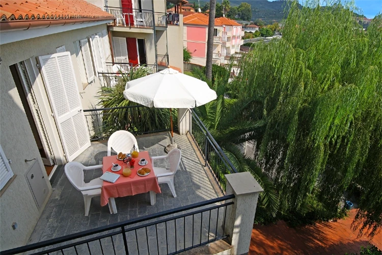 Venkovní terasa s výhledem na moře, La Meridiana | San Bartolomeo al Mare / Residence La Meridiana