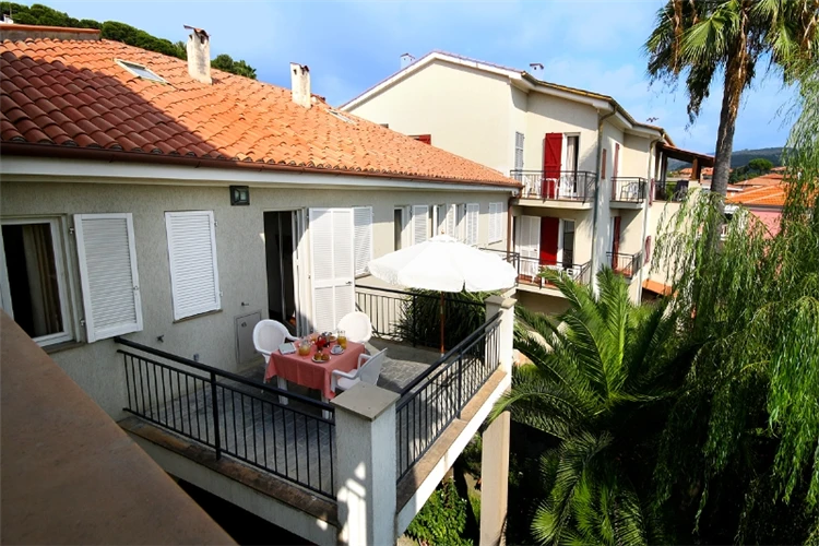 Pokoj s balkónem v rezidenci La Meridiana | San Bartolomeo al Mare / Residence La Meridiana