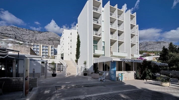 Promenáda podél pláže u hotelu Alga v Tučepi | Tučepi / Bluesun Hotel Alga