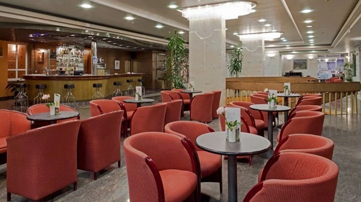 Lobby hotelového Alga v Tučepi | Tučepi / Bluesun Hotel Alga