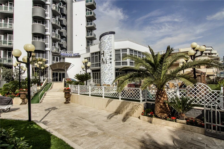 Společenská místnost hotelu Meripol s posezením | Alba Adriatica / Hotel Meripol