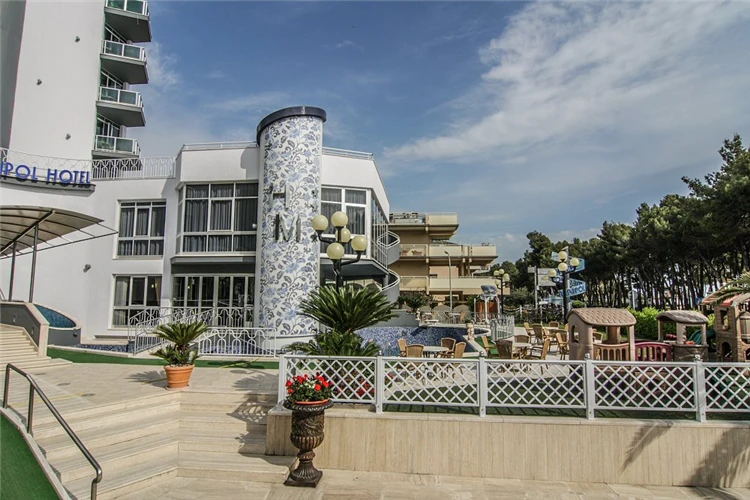 Interiér společné místnosti hotelu Meripol | Alba Adriatica / Hotel Meripol